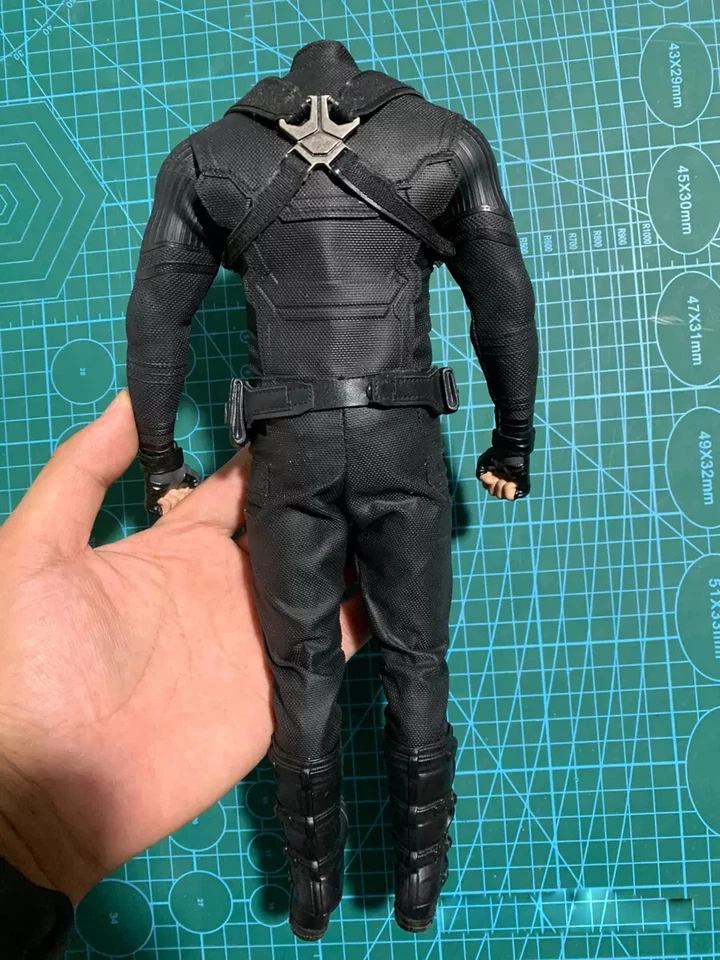 Hottoys HT MMS488 1/6 Black Captain America Action Figure Body Outfit Collection - Image 3 of 4