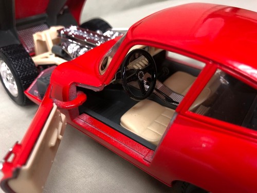 Burago 1961 Jaguar "E" - Picture 13 of 14