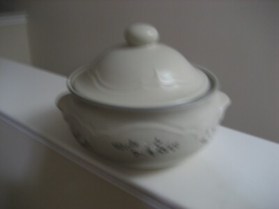 PFALTZGRAFF HEIRLOOM #315 QT COVERED CASSEROLE DISH GD USED COND