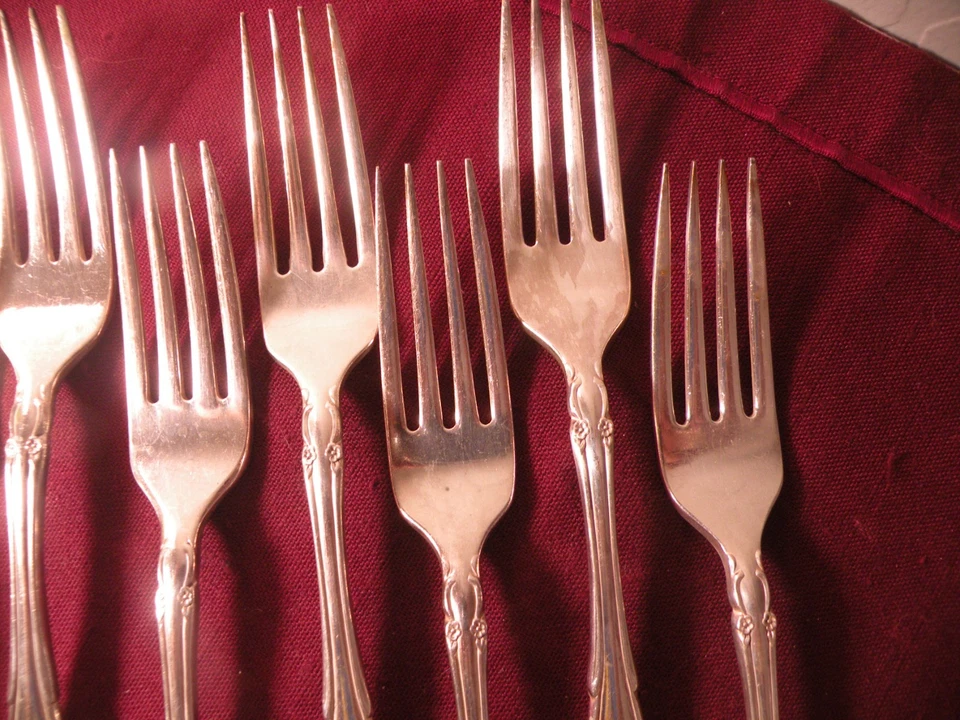 Juego de 7 tenedores de cena Oneida Community Affection cubiertos plateados 7 3/8" Foto 3 de 4