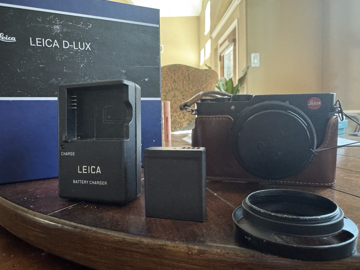 Leica D-LUX (Typ 109) + Original Leica Leather Case, Strap