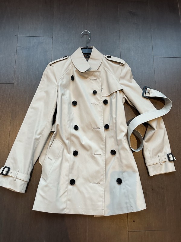 100% AUTH Burberry Women's Short Trench Coat Light Beige With Belt! Size 2 XS!