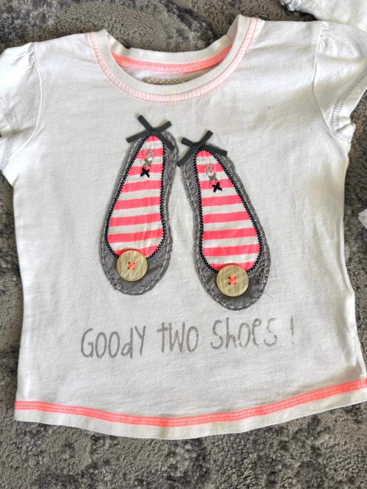 Niñas SIGUIENTE Conjunto 12-18 meses Usado en Excelente Condición Top Chaqueta Goody Two Zapatos Foto 2 de 4