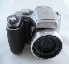 Fujifilm FinePix S5700 Compact Bridge Digital Camera 7MP CCD 10x Zoom Lens