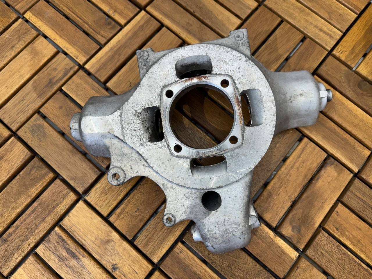 Ferrari F430 REAR+LEFT Wheel hub P/N 179328