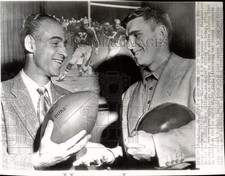1951 Press Photo Former A&M star Neill Armstrong poses with coach Wayne Millner