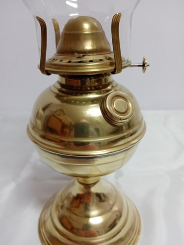 Lampada a petrolio in ottone - Foto 7 di 12