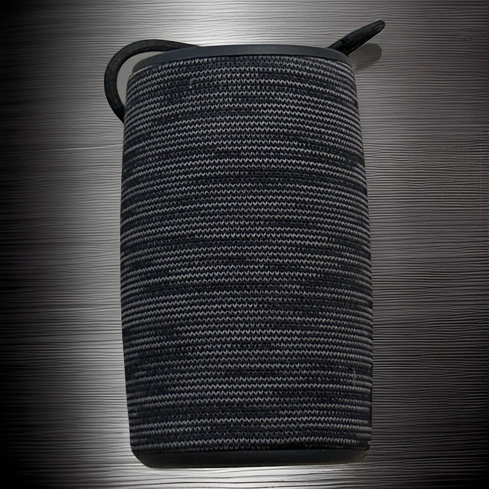 Altavoz iHome tejido acústico recargable resistente al agua Foto 2 de 4