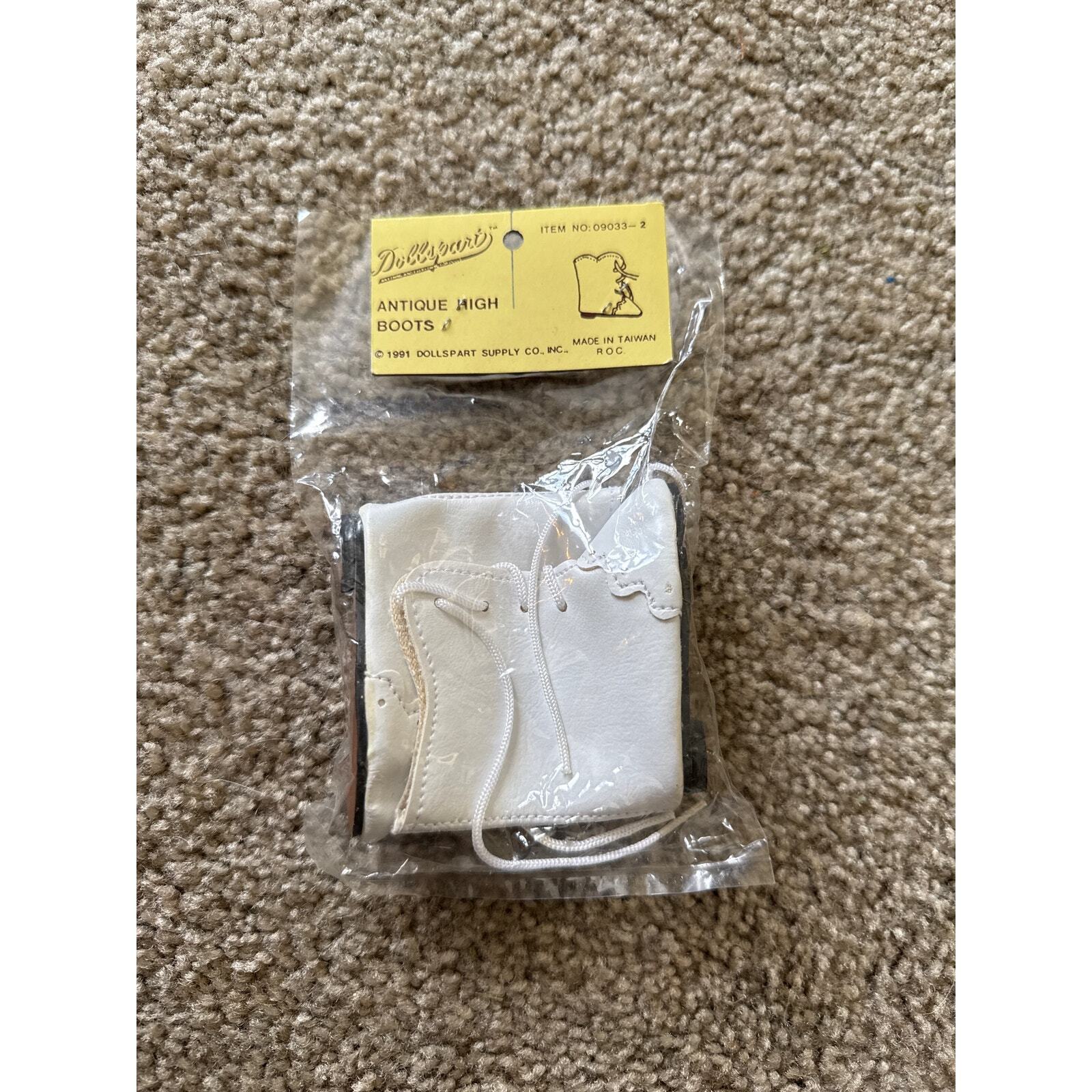 Vintage Dollspart Antique High Boots Lace up Taiwan 1991 white New old stock