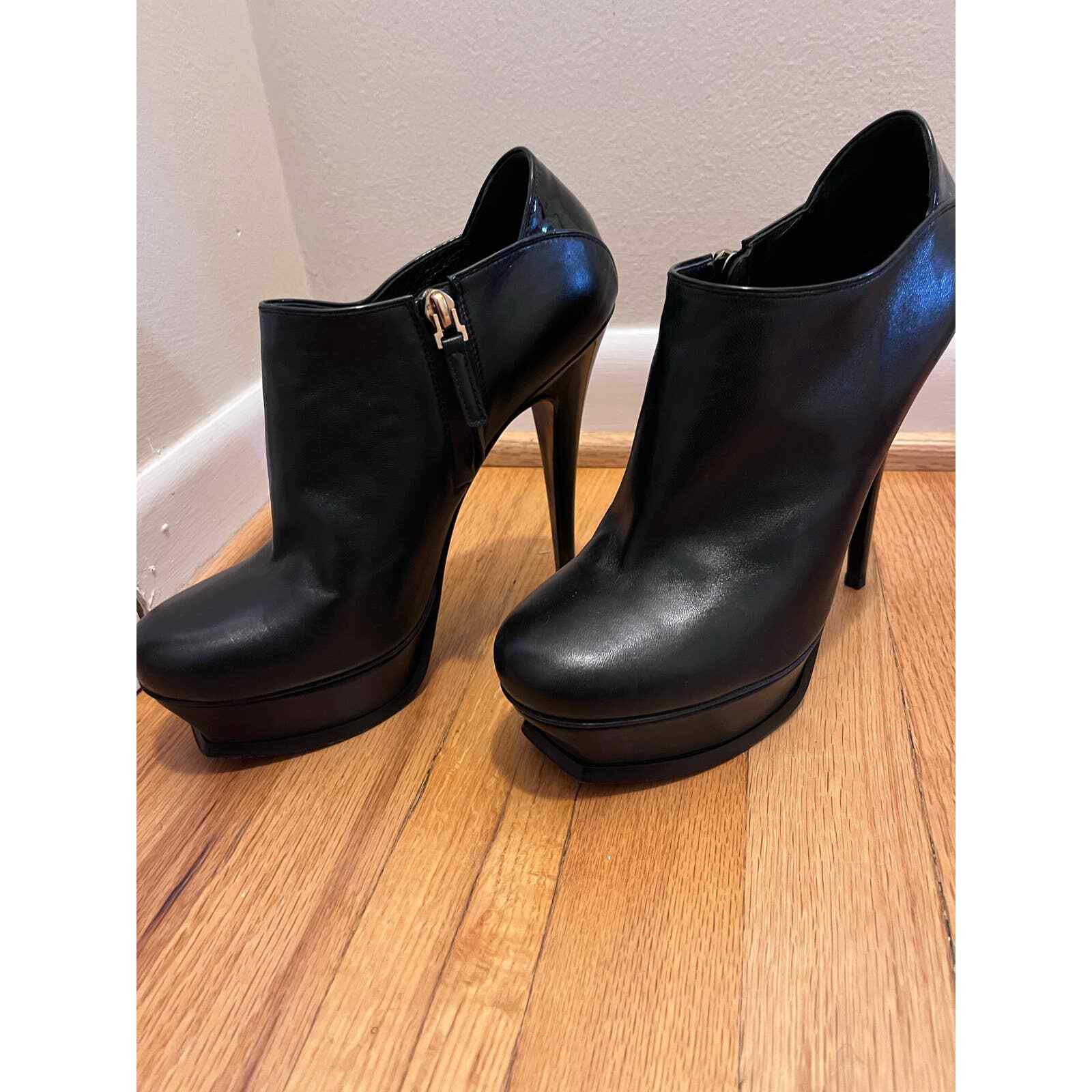 Stivali Yves Saint Laurent in pelle neri taglia 39 9