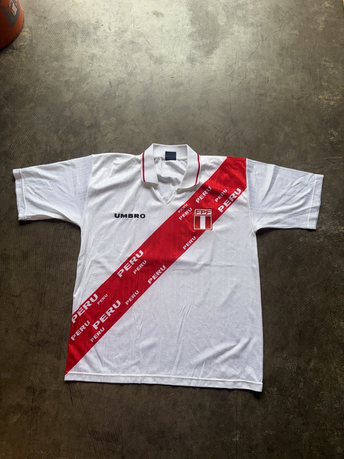 Vintage 90s UMBRO PERU FPF SOCCER JERSEY SIZE XL White