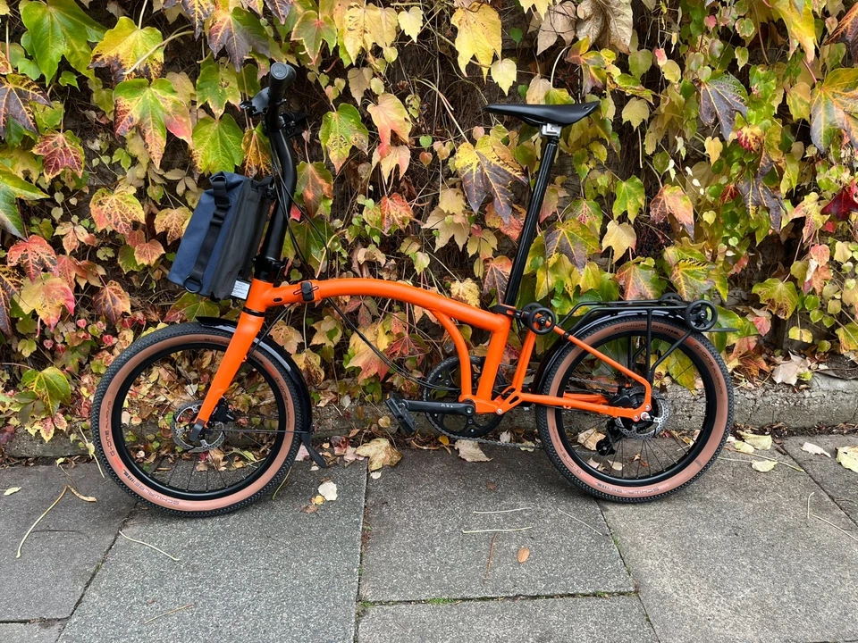 Brompton G-Line 8 speed Orange Medium Handlebar with Roller Rack Mudguards - Image 2 of 4