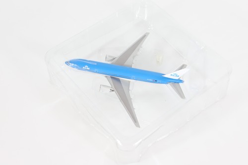 Dragon Wings 1:400 Scale KLM Boeing 777-200 "PH-BQJ" (03) - Picture 6 of 7