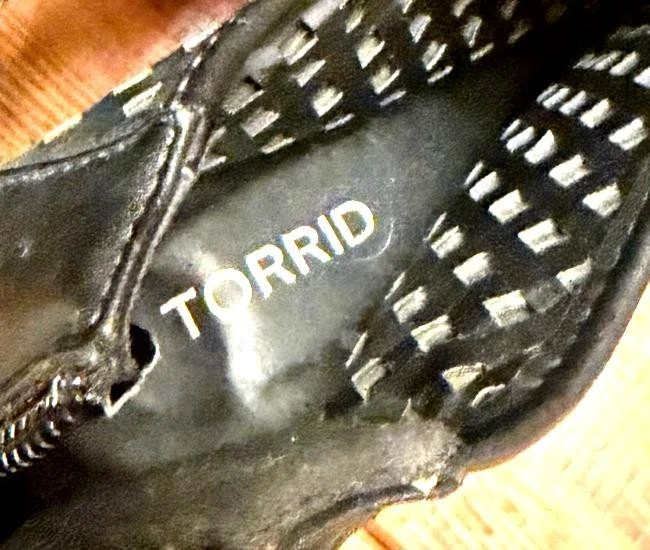 Botín tórrido negro corte láser peep toe tacones talla 12 Foto 2 de 2