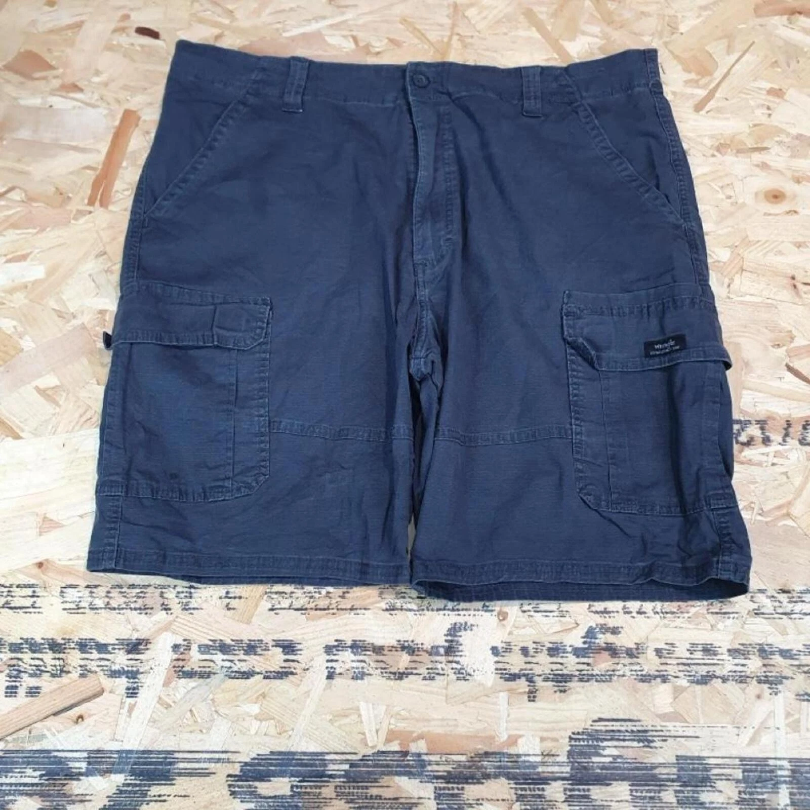 Vintage Wrangler Cargo Shorts Men’s 40W Navy Outdoors Casual DA642
