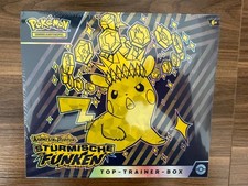 Pokemon Stürmische Funken Top Trainer Box DE...