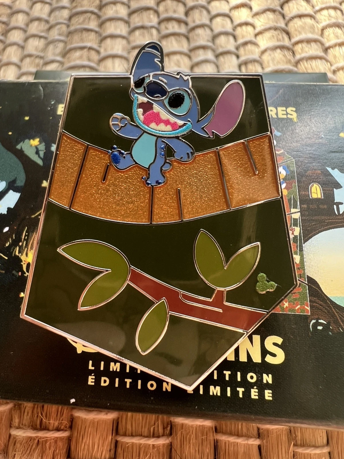 Disneyland Stitch Chaser Swiss Family Treehouse Puzzle Pin LE 200