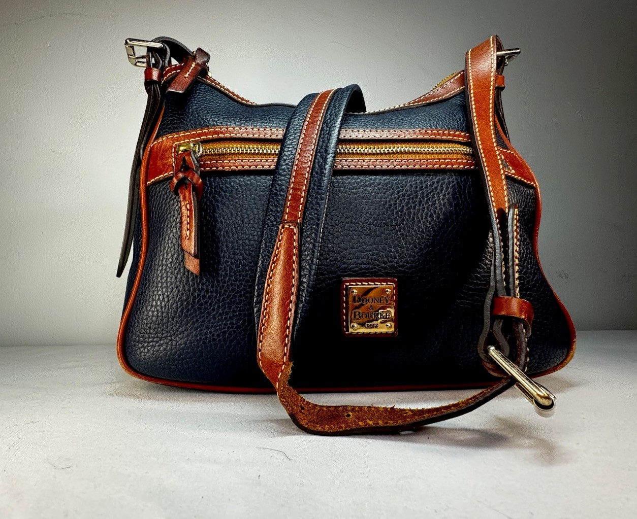 Dooney & Bourke Pebbled Leather Shoulder Bag Navy Brown Gold Hardware Red Lining