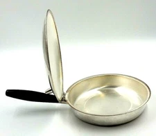 VINTAGE ENGLISH SILVER MFG CORP SILVER PLATE LIDDED SILENT BUTLER/ ASH BUTLER