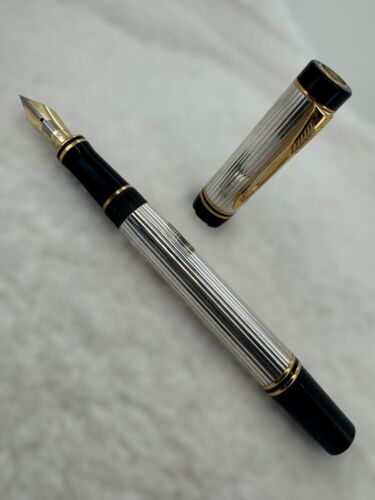 Parker Duofold Sterling Silver Centennial Fountain pen 18k Gold Nib