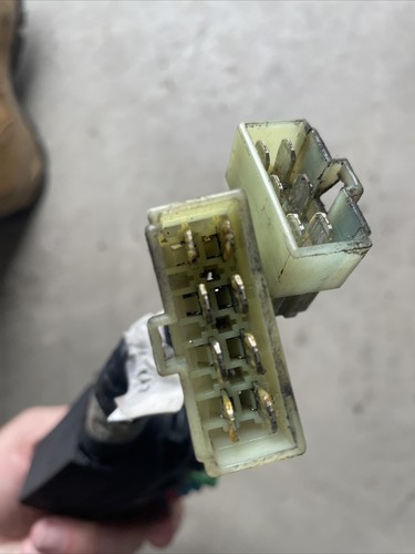 Triumph Trophy 1200 fuse box. 0em T2500821 1997-2001 - Picture 5 of 13