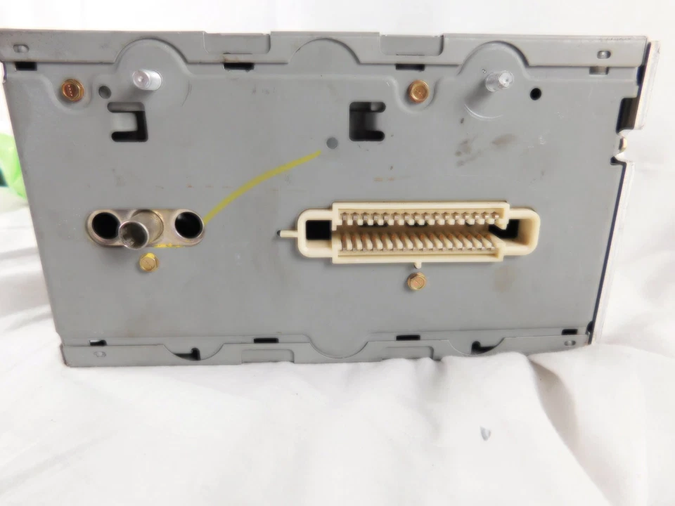 Buick LeSabre Limited Gear 02 Motor 3.8 Original Radio - Image 4 of 4