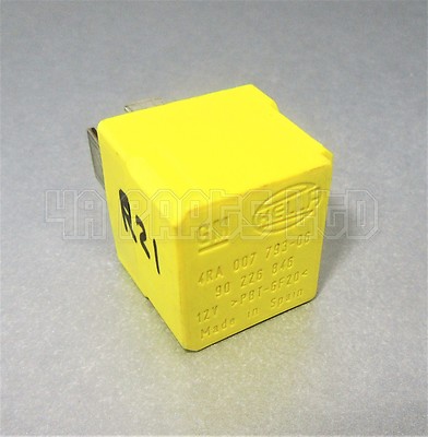 VAUXHALL ASTRA H jaune Hella Relais-GM 90 226 846 4RA 007 793-06