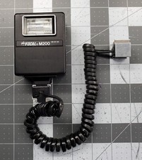 Focal M-200 Universal Electronic Shoe Mount Camera Flash Unit With Cable.