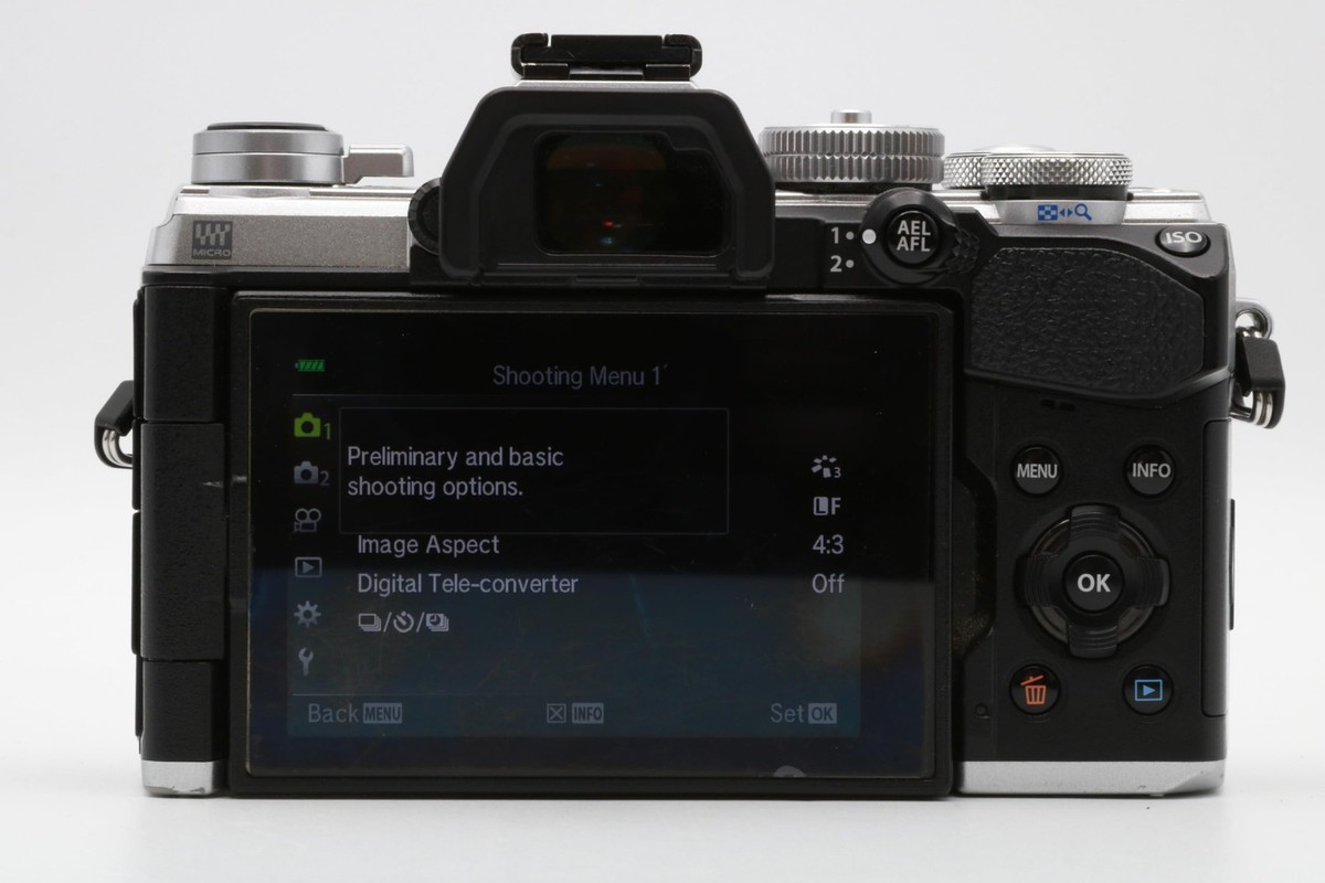 OLYMPUS OM-D E-M5 MarkII ボディ＋レンズ3本 Olympus OM-D E-M5 Mark III 20.4MP Body Only Mirrorless Camera