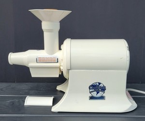 Champion G5-NG-853S White Color Juicer with Attachments **Good Clean Condition**