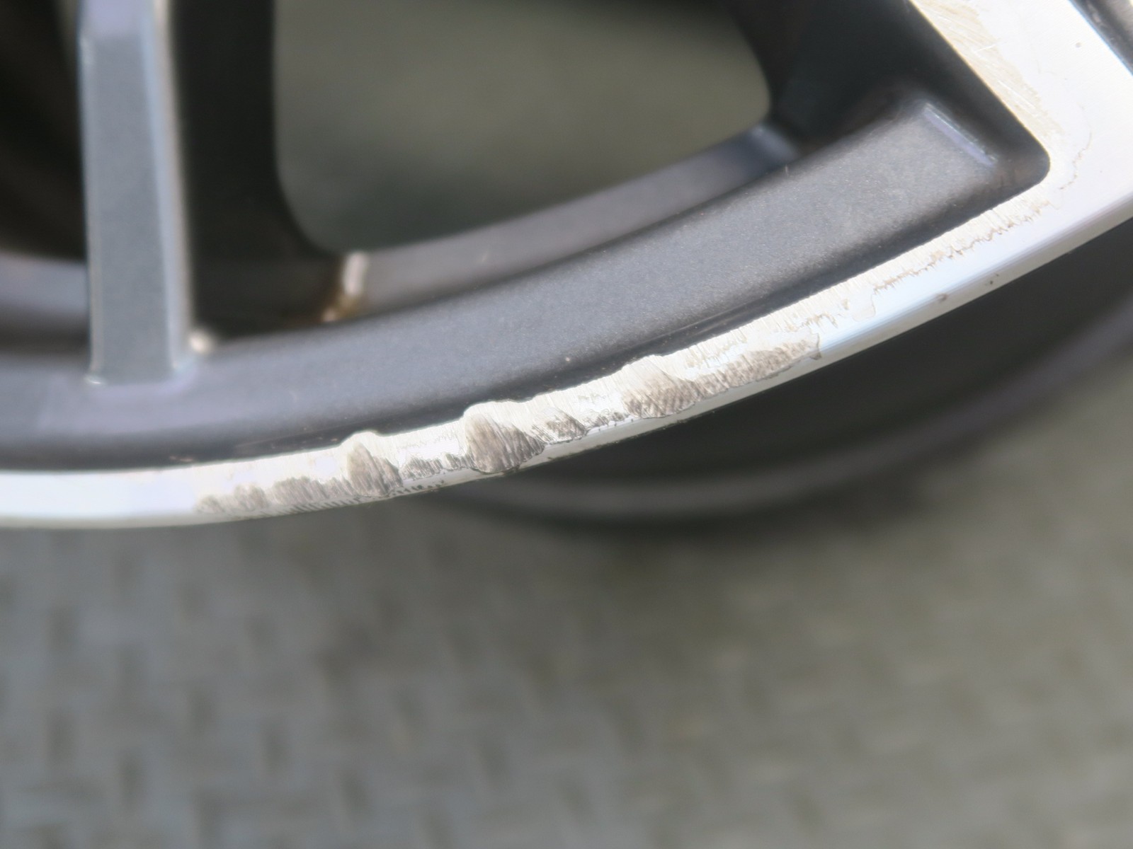 Maserati Ghibli 2014-2020 Rear Wheel P/N 670016855
