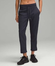 Lululemon Dance Studio Mid Rise Cropped Pant in Size 8