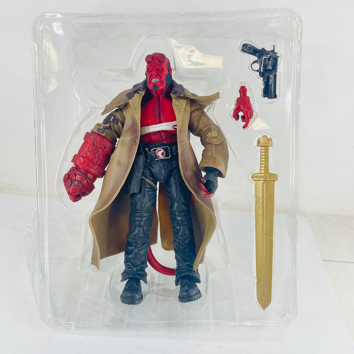 Hellboy フィギュア コート付き McFarlane 