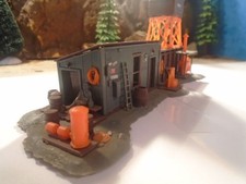 HO SCALE TRACKSIDE WORK AND TOOL SHED WITH 5-159-5