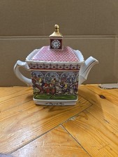 Sadler “Day At The Races” Teapot. 