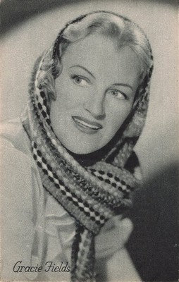 912757) Actor Card - Gracie Fields