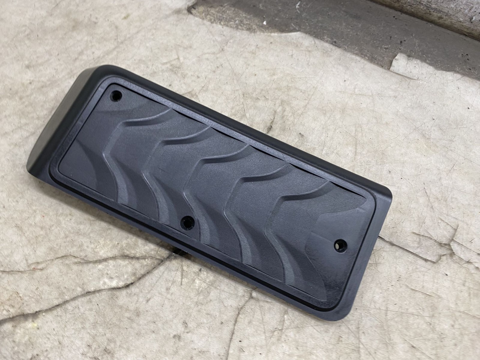 2020-2025 ASTON MARTIN DBX OEM DRIVER FOOT REST DEAD PEDAL LHD MY83-12020-AA