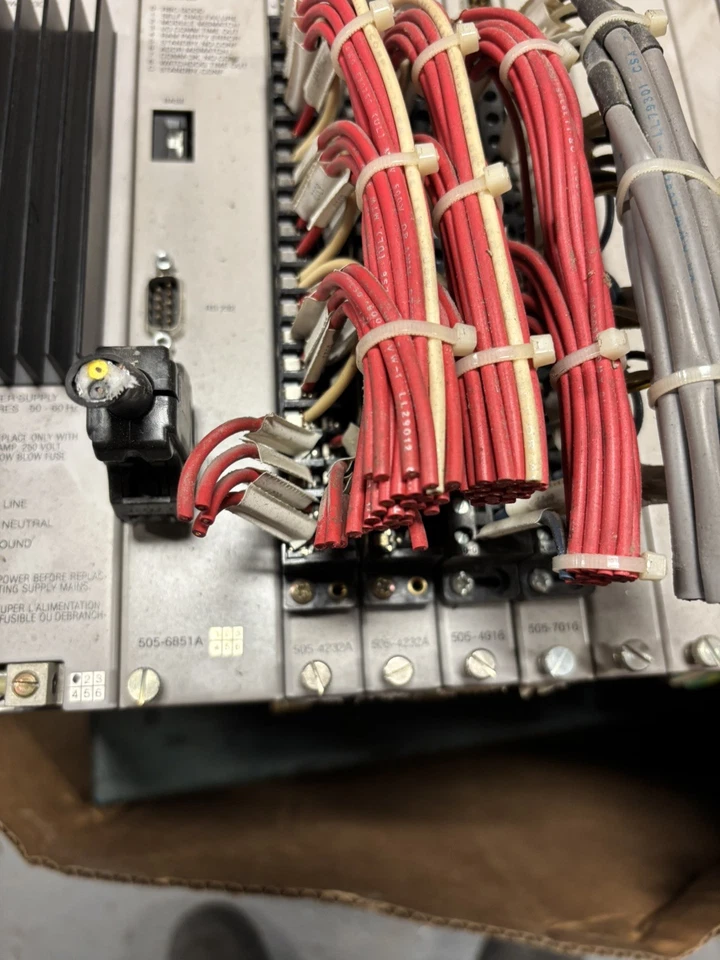 Fuente de alimentación Siemens 505-6660 Simatic 505 con 505-6851A, 505-4232A, 505-4916 USADA Foto 3 de 4