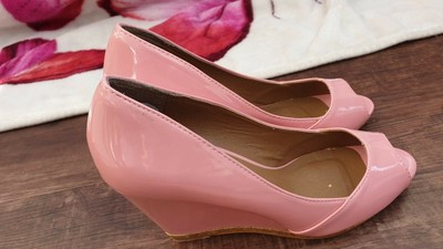 pink wedges