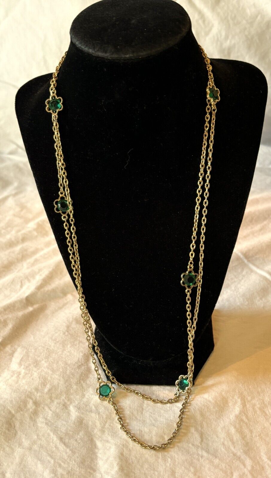 Sweet Vintage Unmarked Gold Tone Metal Chain Neck… - image 1