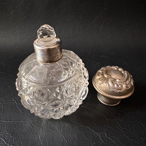 ANTIQUE 1919 CHESTER STERLING SILVER LIDDED CRYSTAL GLASS PERFUME BOTTLE - Picture 5 of 11