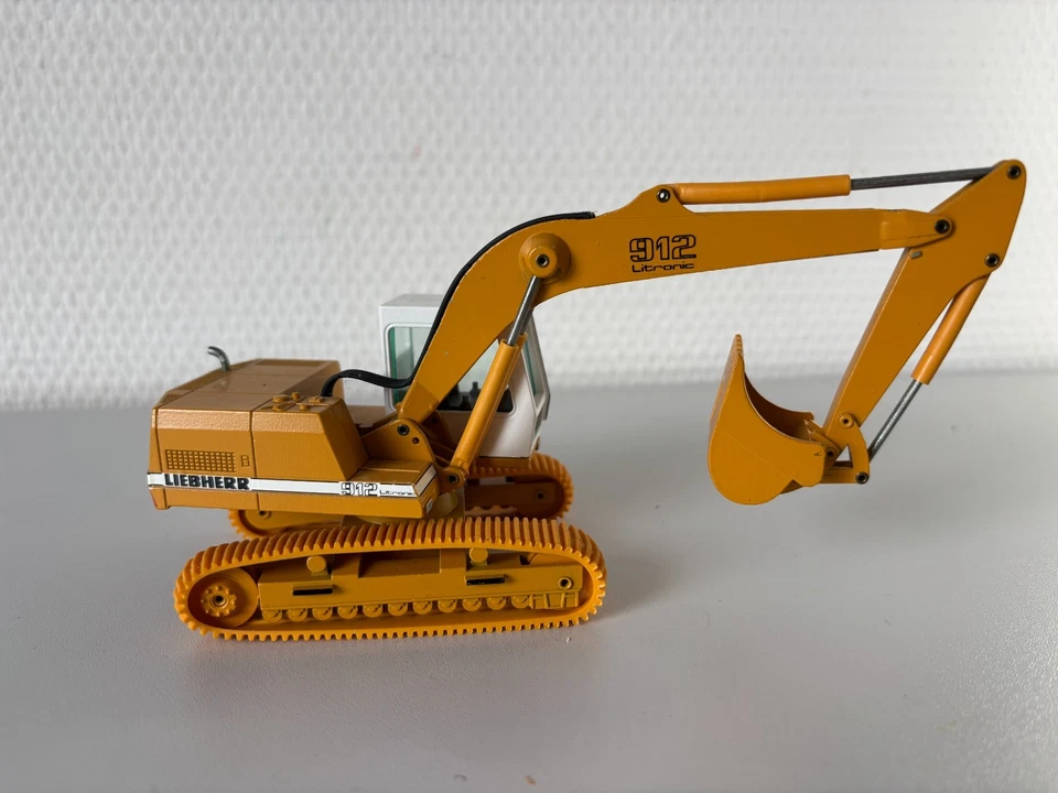 Liebherr R912 Litronic Kettenbagger  Conrad #2829  1:50 - Bild 4 von 4