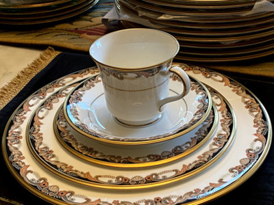 NORITAKE FARENTINO 4713 Service For 12 + Servers & 48 pc. Noritake Troy Stemware