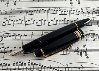 Montblanc Meisterstuck No 146 Black & Gold Fountain Pen. 14K OM Nib.