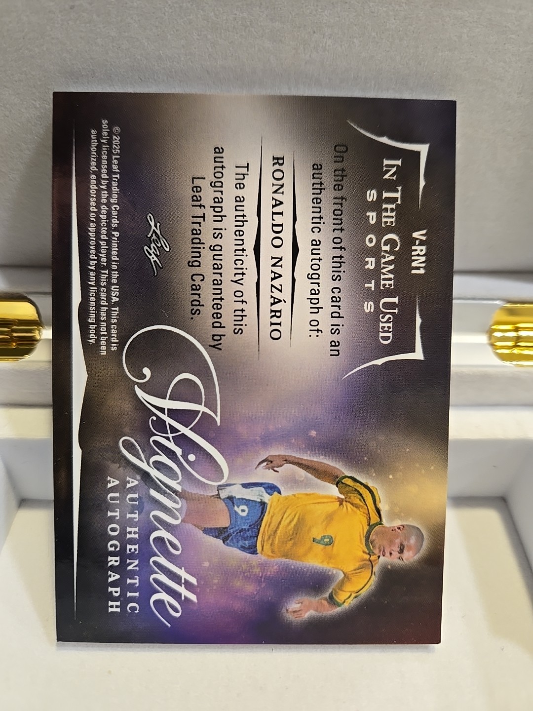 2025 Leaf In The Game Used Ronaldo Nazario Vignette Auto Blue Ink 3/25 view 3