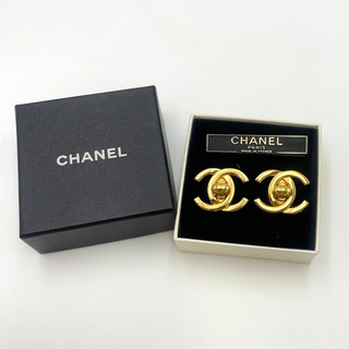 Orecchini Chanel Coco Mark Turn Lock 96A originali incisi con scatola BA010175