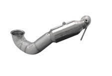 90817000 HJS ECE Downpipe passend f&uuml;r: Mercedes AMG A45 / CLA45 / GLA45 (2.0 - E