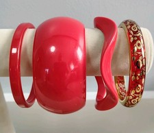 All Vintage Red Bangle Bracelets Lot Chunky Wavy Golden Sz 8 Plastic