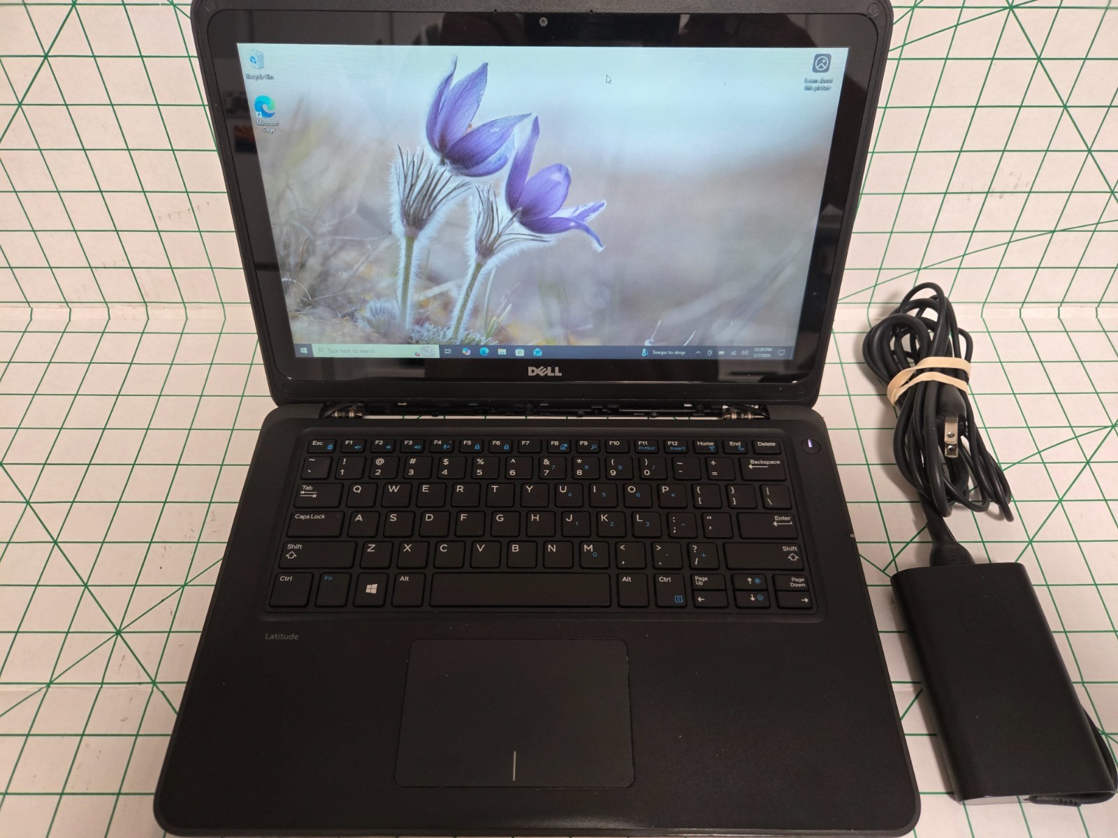 Dell Latitude 3380 13.3" Touchscreen Laptop Core i3-6006U 4G