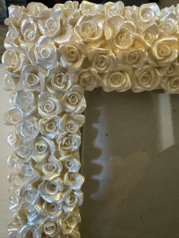Marco 3.5” X 5” 3D Rosas Blancas Marco de Fotos SHABBY CHIC Casa de Campo Boda Foto 3 de 4